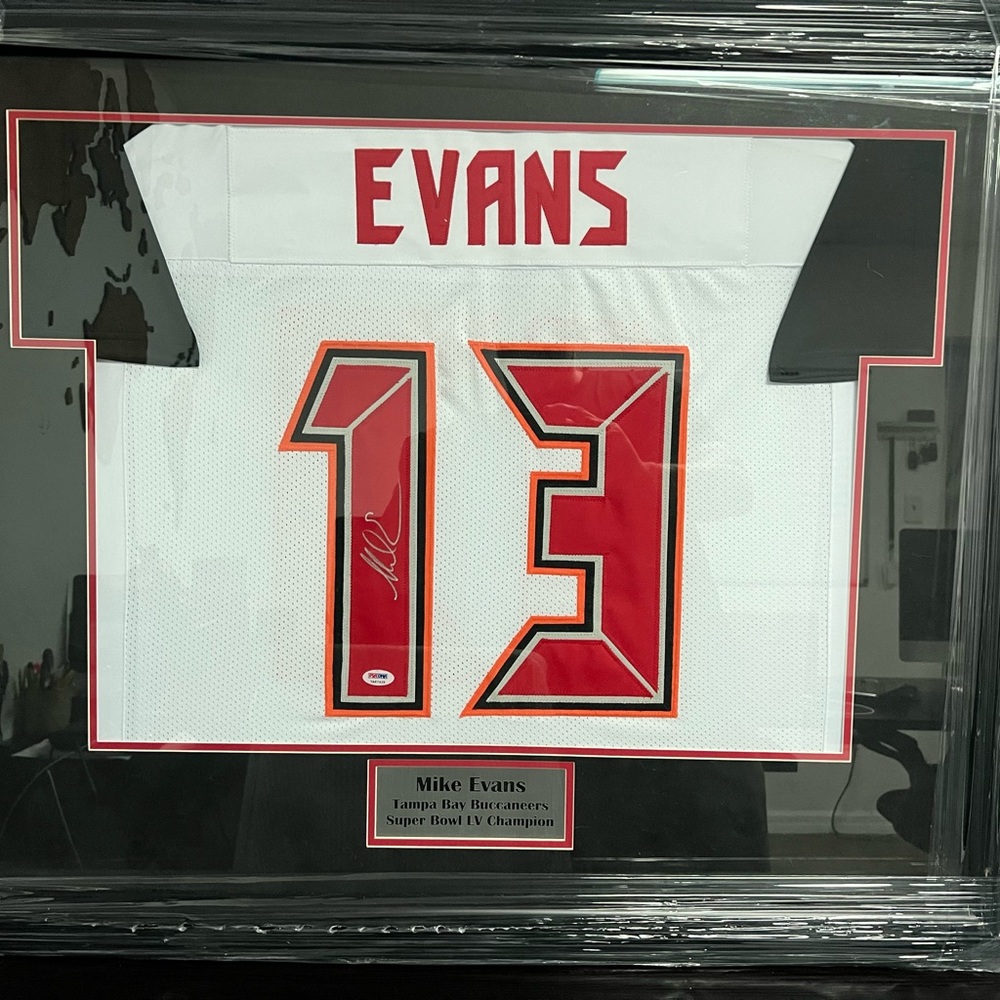 Tampa Bay Buccaneers Mike Evans Autographed framed jersey